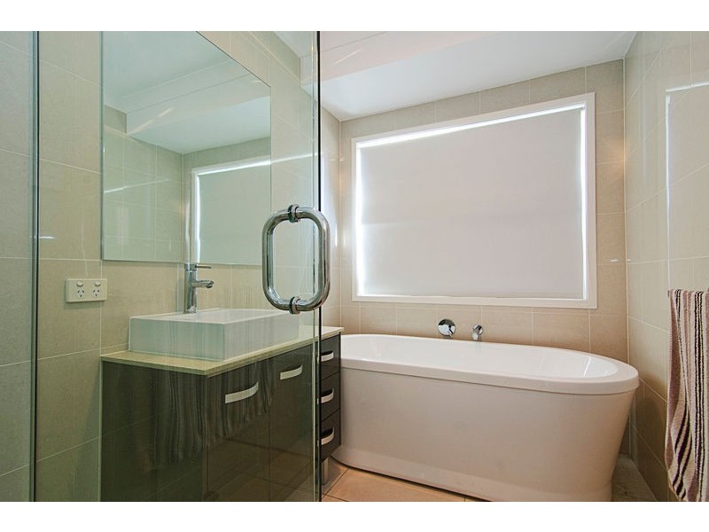 1 Onshore Place, Helensvale QLD 4212