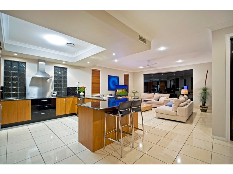 12 Windchimes Way, Helensvale QLD 4212