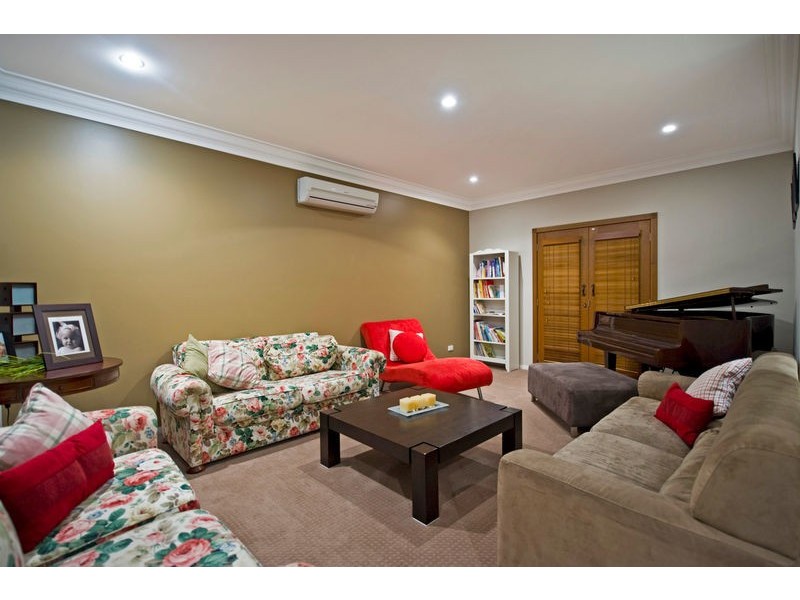 12 Windchimes Way, Helensvale QLD 4212