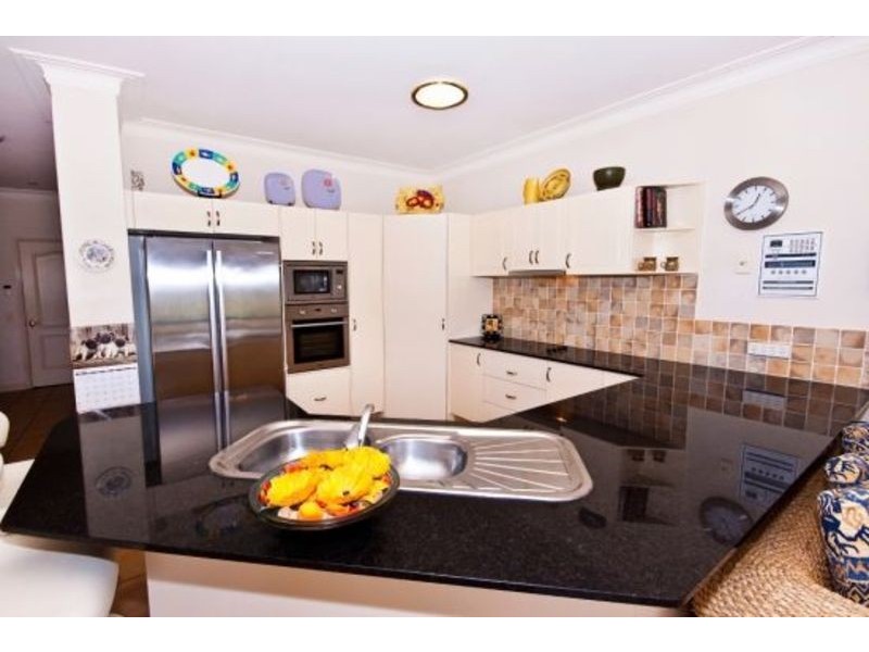 11 Windchimes Way, Helensvale QLD 4212