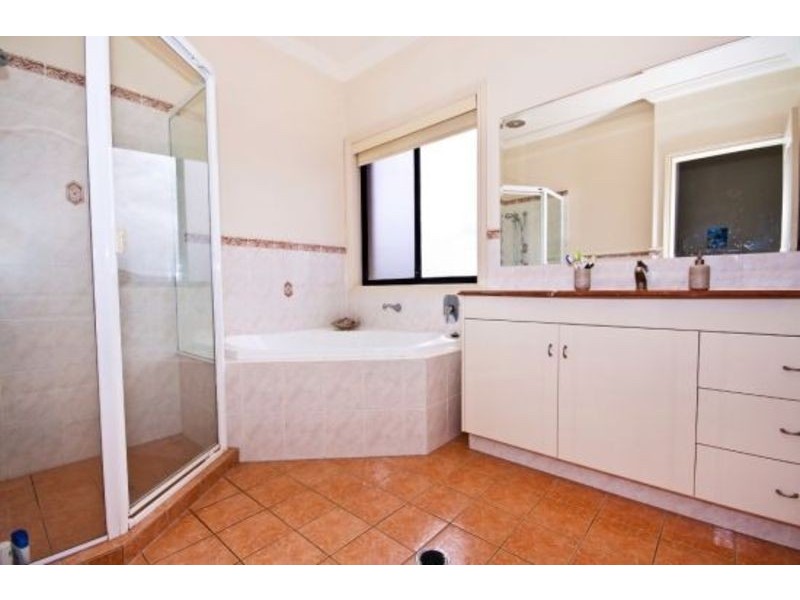 11 Windchimes Way, Helensvale QLD 4212