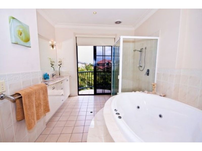 11 Windchimes Way, Helensvale QLD 4212