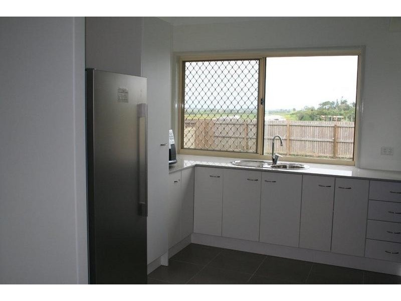 17-19 Douglas Crescent, Rural View QLD 4740