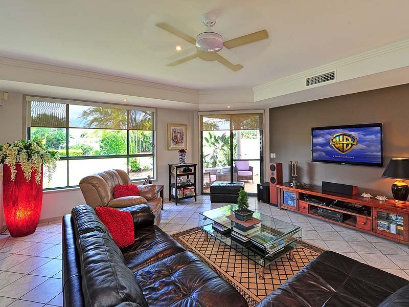 1621 Riverdale Drive, Rosebank Gardens, Hope Island QLD 4212