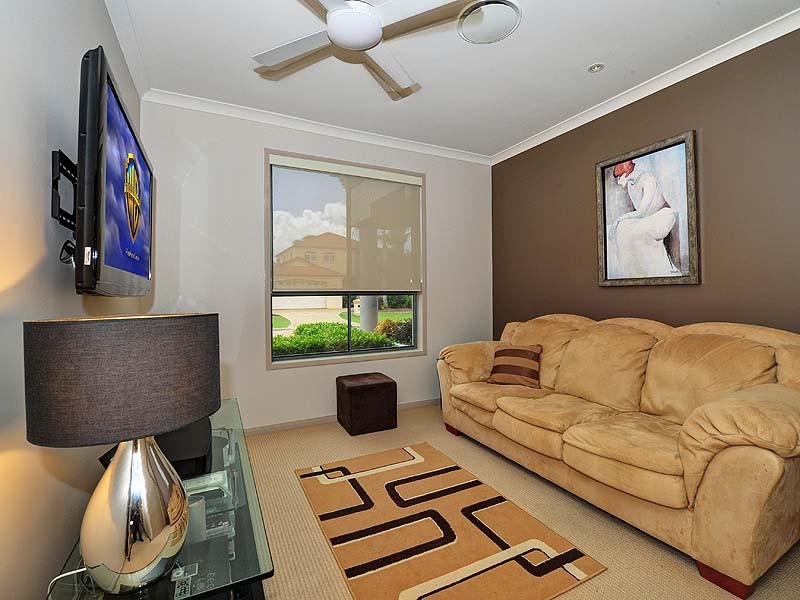 1621 Riverdale Drive, Rosebank Gardens, Hope Island QLD 4212