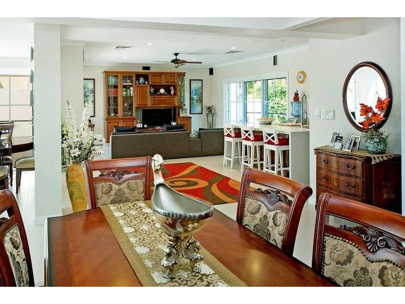 1616 Rosebank Way, Hope Island QLD 4212