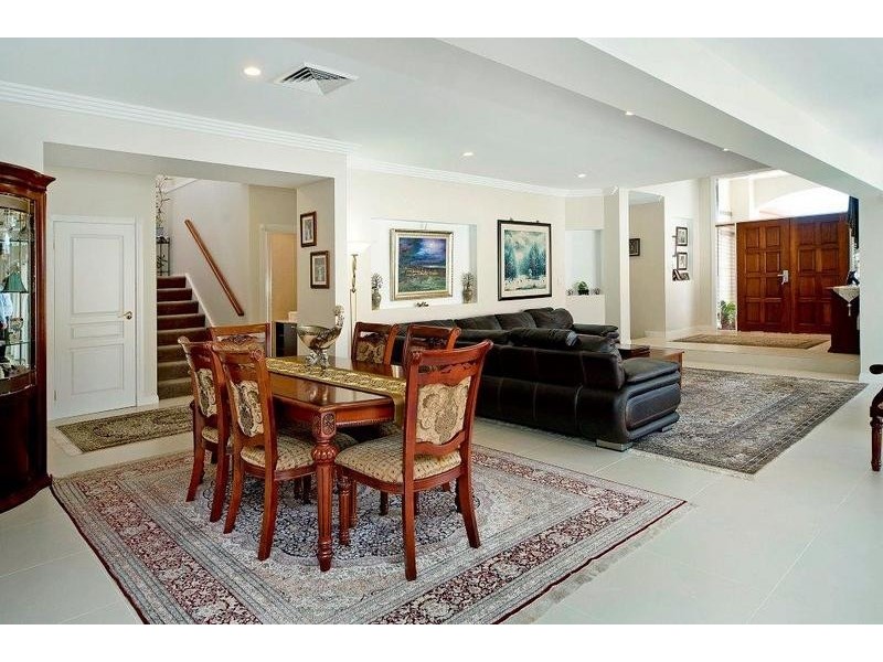 1616 Rosebank Way, Hope Island QLD 4212