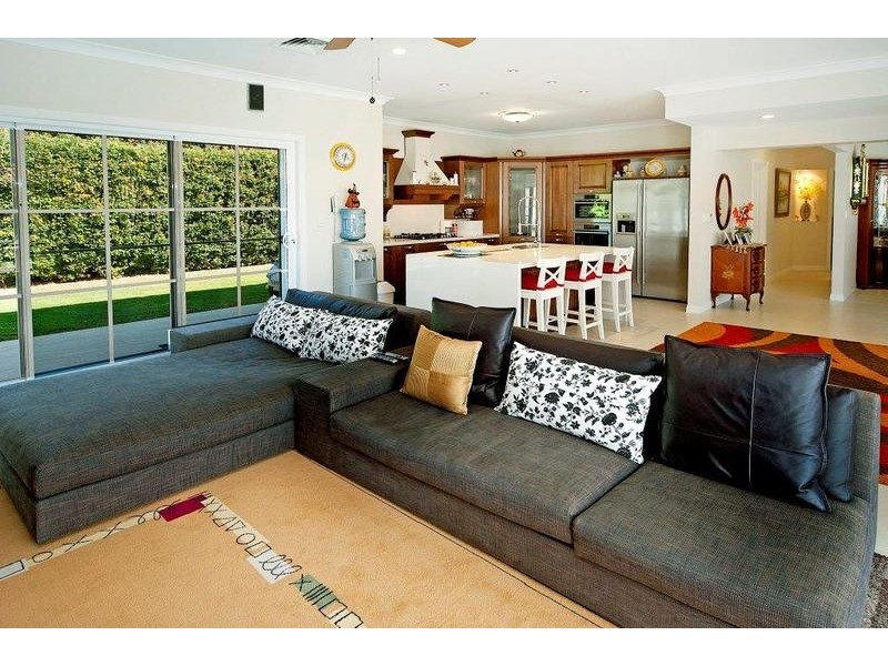 1616 Rosebank Way, Hope Island QLD 4212