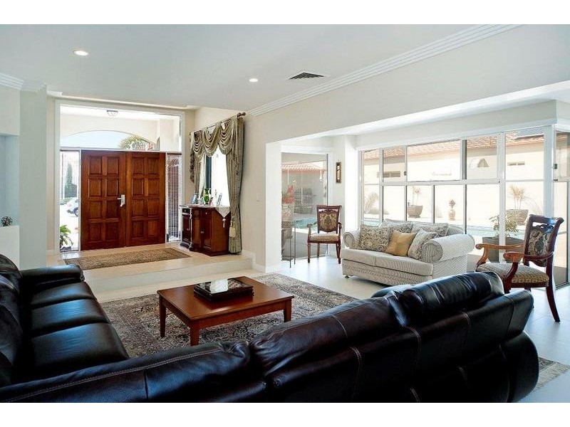 1616 Rosebank Way, Hope Island QLD 4212