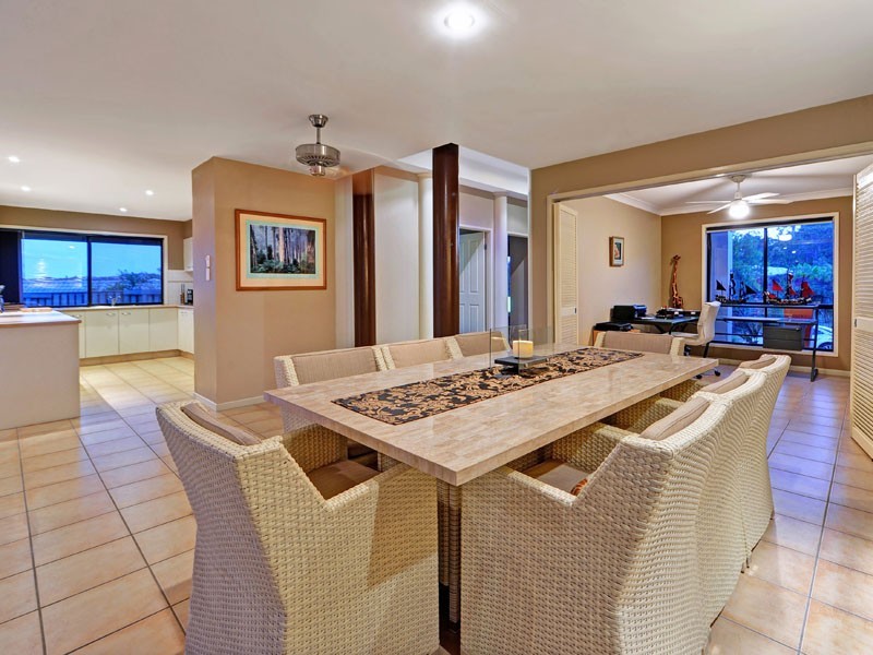 9 Fitzgerald Close, Maudsland QLD 4210