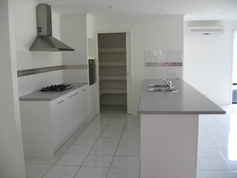 4 Sailaway Court, Coomera QLD 4209