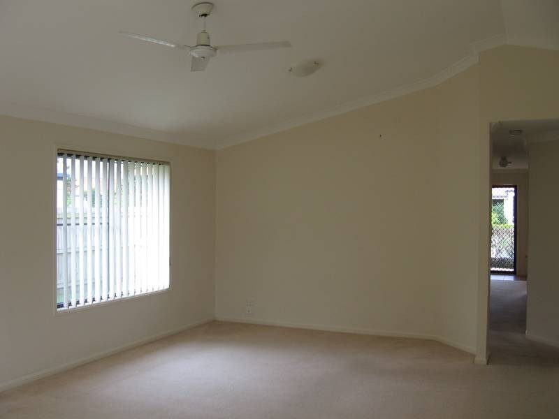 35 Serafina Drive, Helensvale QLD 4212