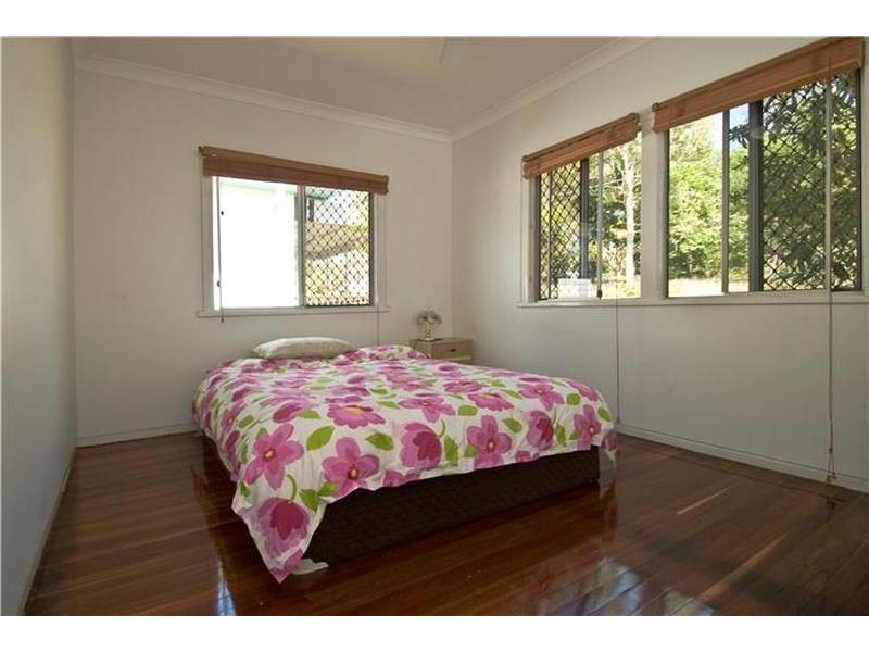 20 Walkers Lane, Booval QLD 4304