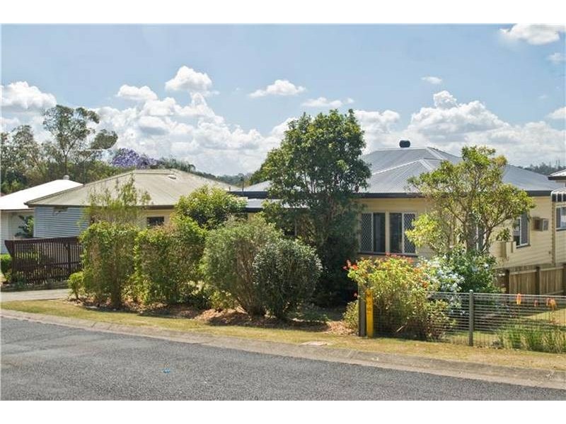 20 Walkers Lane, Booval QLD 4304