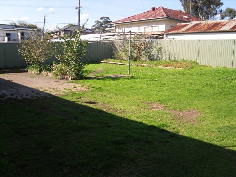 2 Fairfield Road, Guildford NSW 2161
