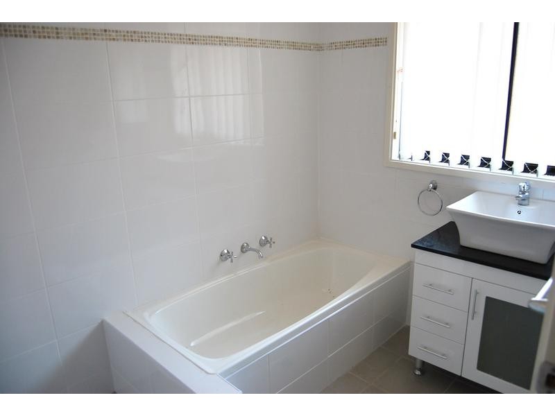 72 Green Meadows Cres, Toongabbie NSW 2146