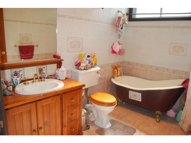 28 Kenyons Road, Merrylands NSW 2160