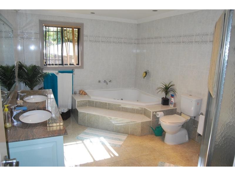 126 Damien Avenue, Greystanes NSW 2145