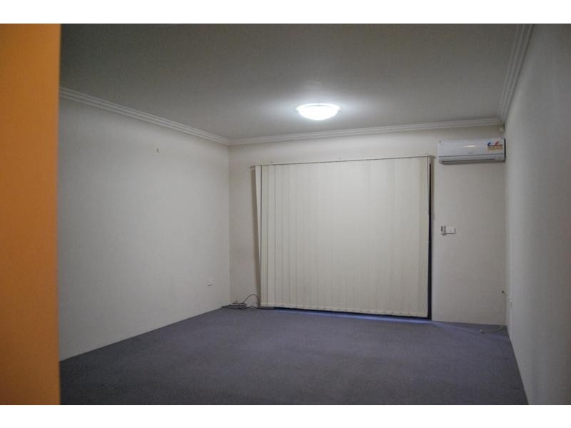 8/4-6 Treves Street, Merrylands NSW 2160