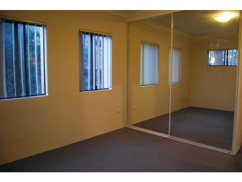 8/4-6 Treves Street, Merrylands NSW 2160