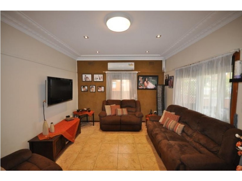 11 LINWOOD STREET, Guildford NSW 2161