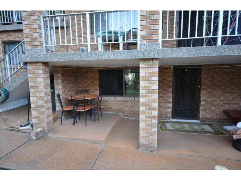 16 Mowle Street, Westmead NSW 2145