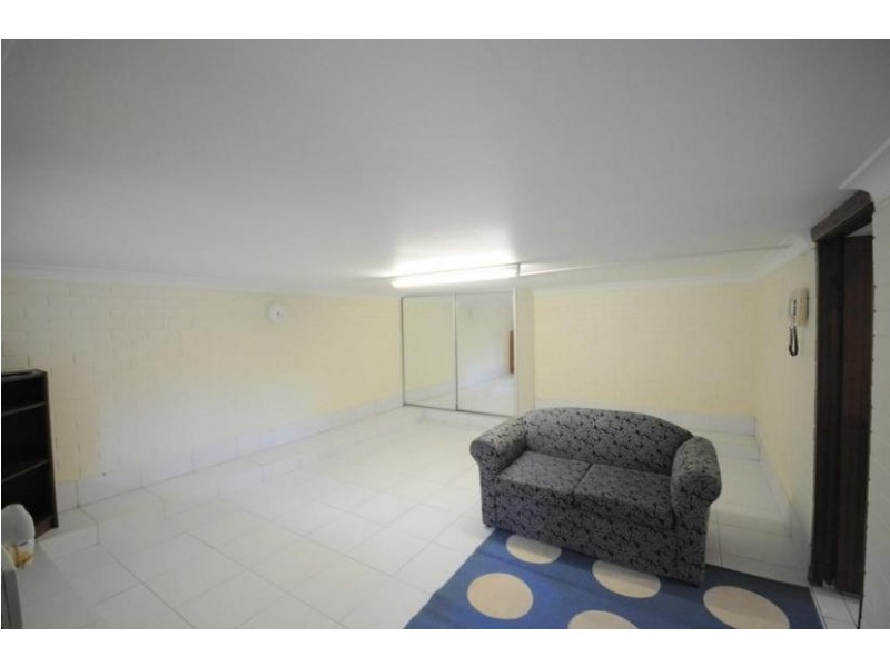 16 Mowle Street, Westmead NSW 2145