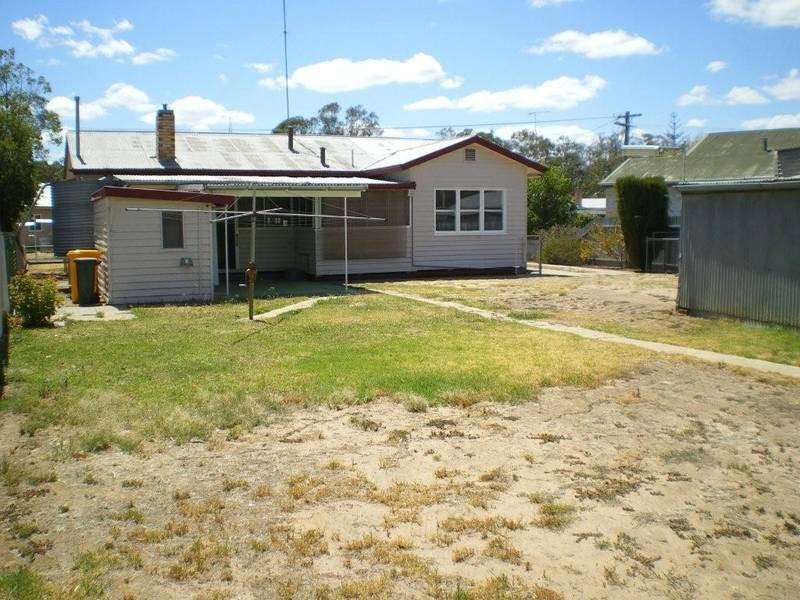 4 Kokoda Ave, Warracknabeal VIC 3393