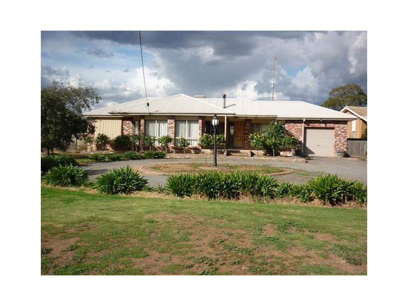 21 Rainbow Road, Warracknabeal VIC 3393