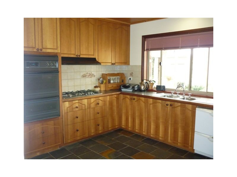 21 Rainbow Road, Warracknabeal VIC 3393