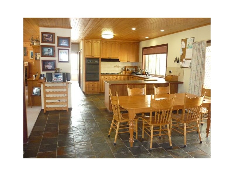 21 Rainbow Road, Warracknabeal VIC 3393