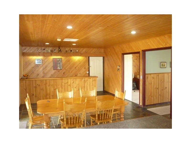 21 Rainbow Road, Warracknabeal VIC 3393