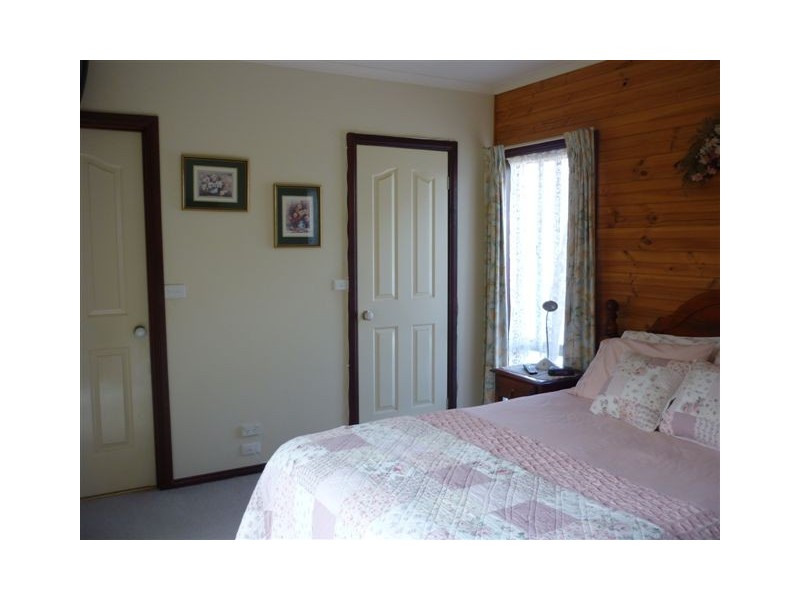 21 Rainbow Road, Warracknabeal VIC 3393