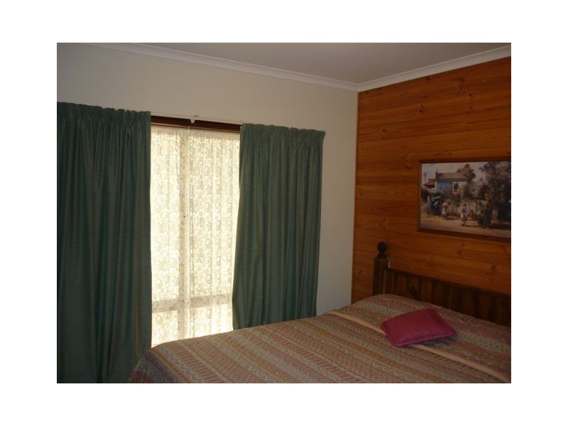 21 Rainbow Road, Warracknabeal VIC 3393