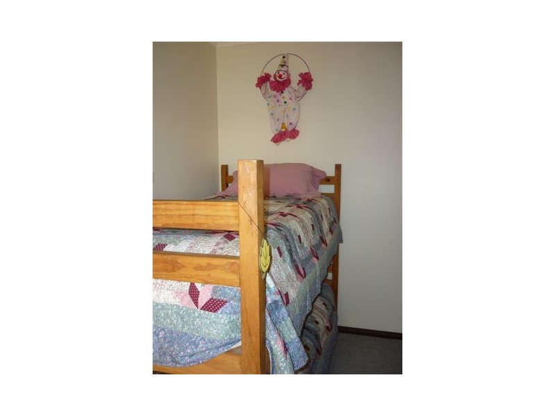 21 Rainbow Road, Warracknabeal VIC 3393