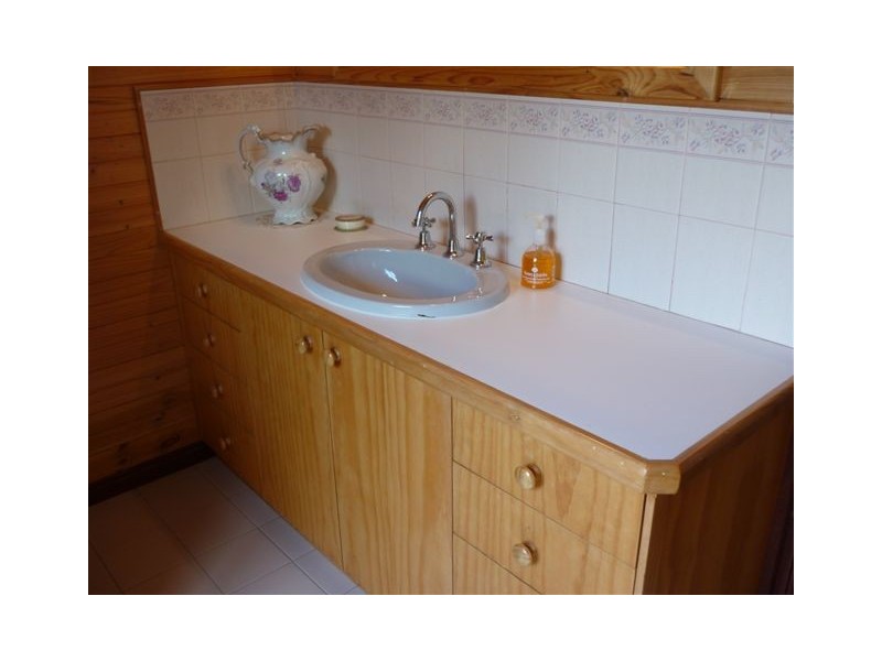 21 Rainbow Road, Warracknabeal VIC 3393