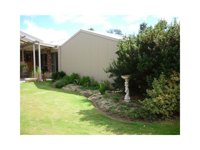 21 Rainbow Road, Warracknabeal VIC 3393