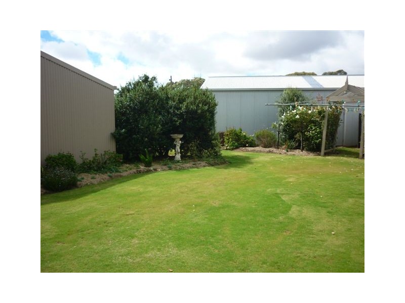 21 Rainbow Road, Warracknabeal VIC 3393