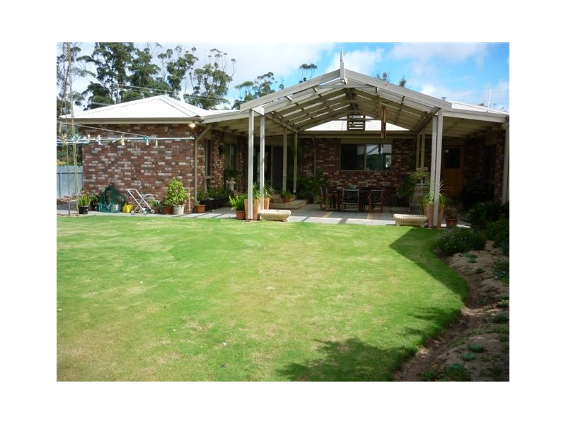 21 Rainbow Road, Warracknabeal VIC 3393