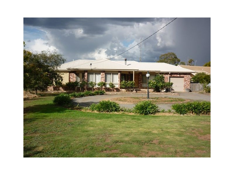 21 Rainbow Road, Warracknabeal VIC 3393