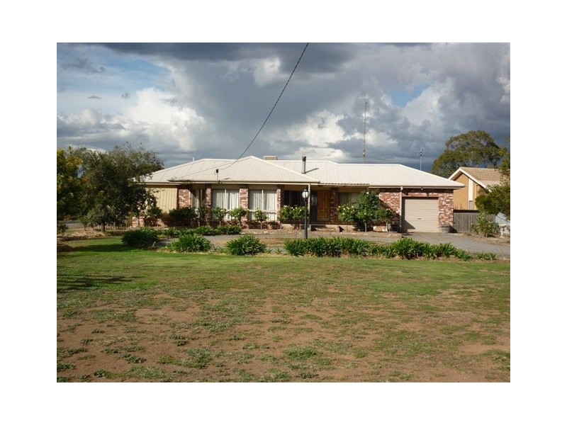 21 Rainbow Road, Warracknabeal VIC 3393