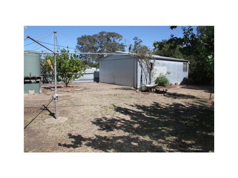118 Craig Ave, Warracknabeal VIC 3393