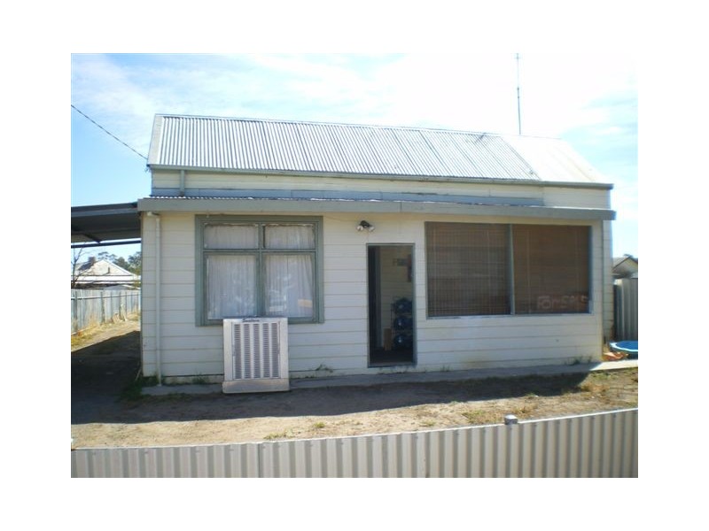 14-16 Molyneaux Street, Warracknabeal VIC 3393