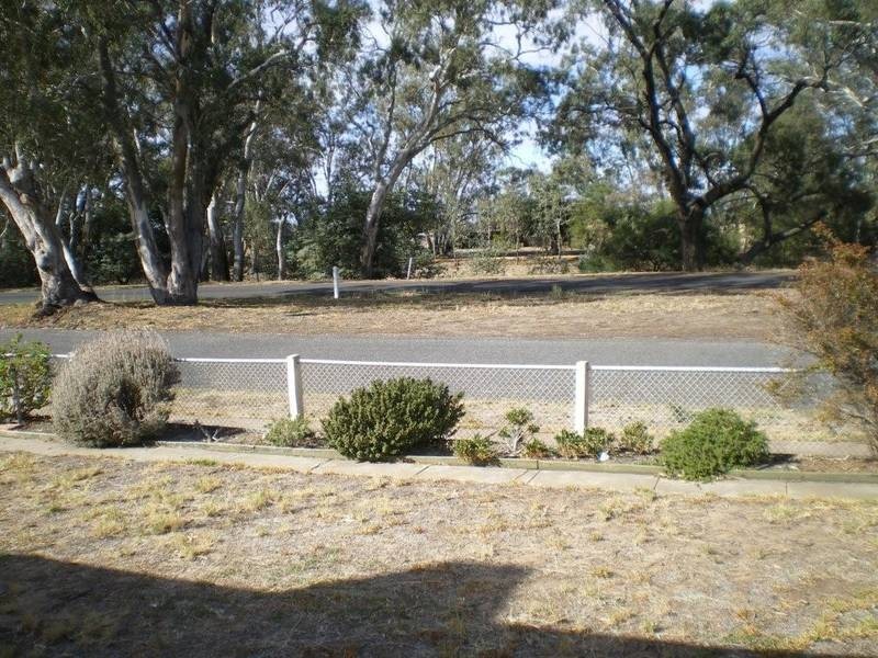 66 Craig Ave, Warracknabeal VIC 3393