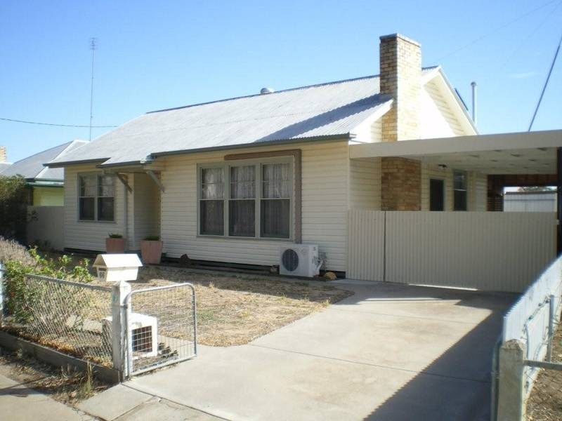 66 Craig Ave, Warracknabeal VIC 3393