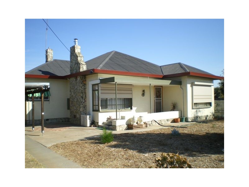 48 Molyneaux Street, Warracknabeal VIC 3393