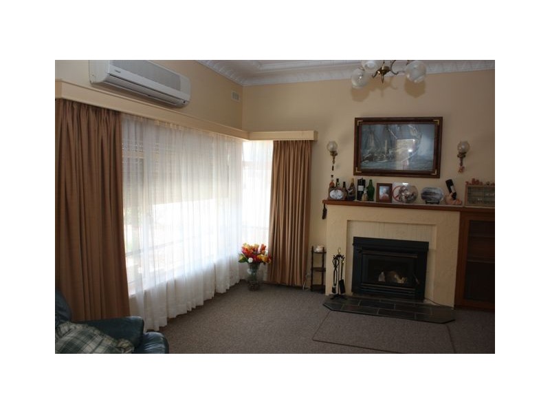 48 Molyneaux Street, Warracknabeal VIC 3393