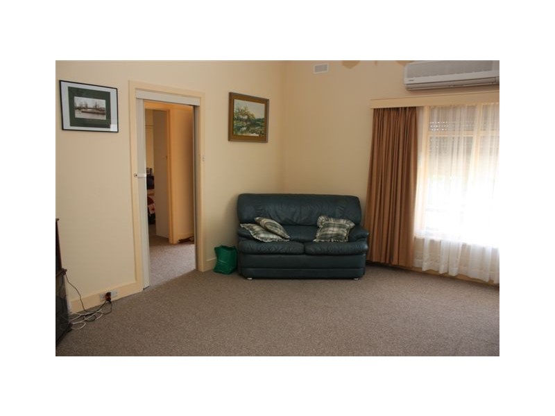 48 Molyneaux Street, Warracknabeal VIC 3393