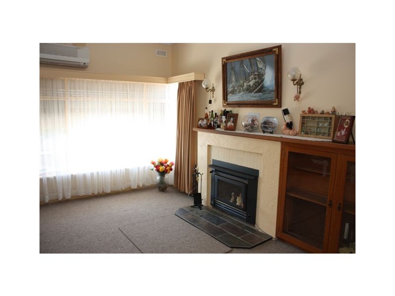 48 Molyneaux Street, Warracknabeal VIC 3393