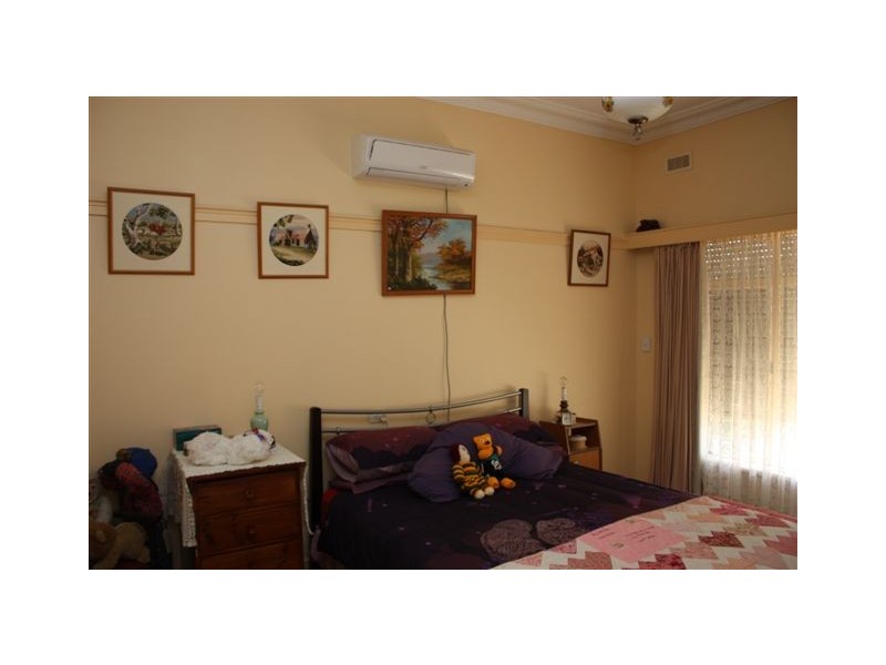 48 Molyneaux Street, Warracknabeal VIC 3393